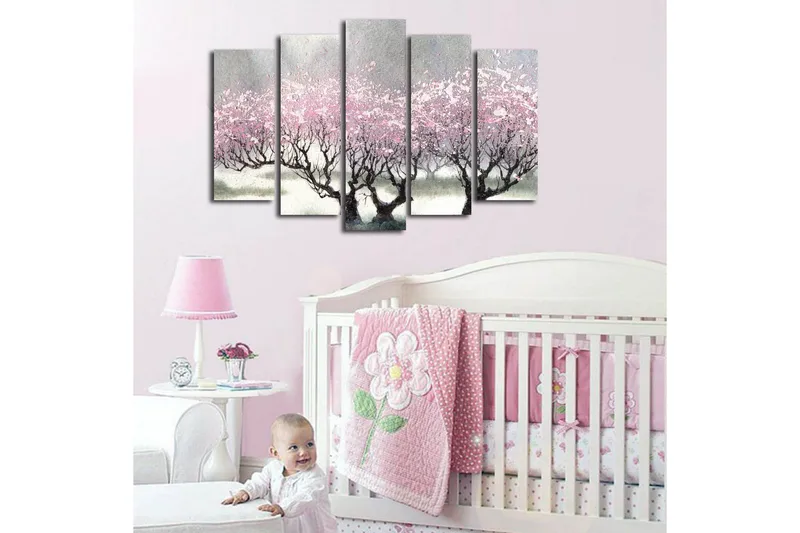 Suuri 5-osainen canvas-taulu 105x70 cm - Kukkivia kirsikkapuita unenomaisessa maisemassa - Vaaleanpunainen / Harmaa / Musta - Sisustustuotteet - Taulu & taide - Canvas-taulu