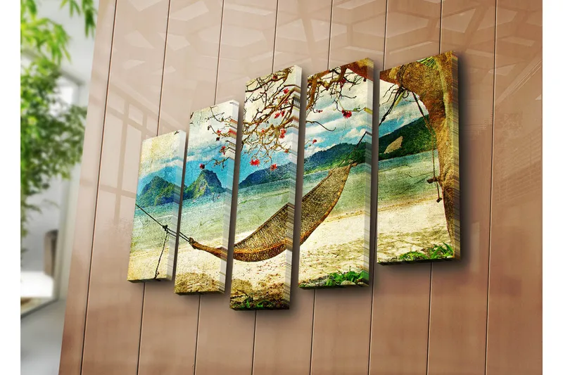 Suuri 5-osainen canvas-taulu 105x70 cm - Rentouttava riippumatto puun alla rannalla, taustalla vuoret - Sininen / Vihreä / Beige - Sisustustuotteet - Taulu & taide - Canvas-taulu