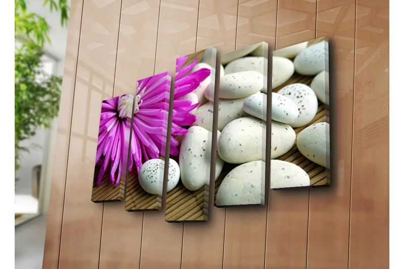Suuri 5-osainen canvas-taulu 105x70 cm - Violetti kukka valkoisilla kivillä - Violetti / Valkoinen - Sisustustuotteet - Taulu & taide - Canvas-taulu
