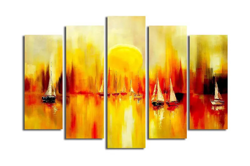 Suuri 5-osainen canvas-taulu 105x70 cm - Purjeveneitä hehkuvassa auringonlaskussa horisontissa, Keltainen / Oranssi / Punainen