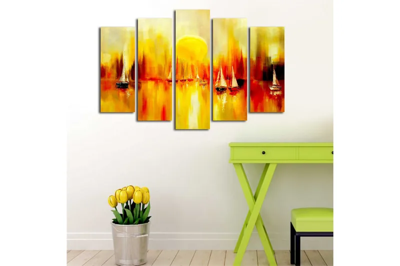 Suuri 5-osainen canvas-taulu 105x70 cm - Purjeveneitä hehkuvassa auringonlaskussa horisontissa - Keltainen / Oranssi / Punainen - Sisustustuotteet - Taulu & taide - Canvas-taulu