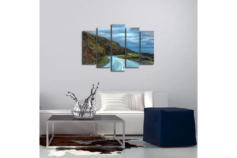 Suuri canvas-taulu, 5 osaa, 105x70 cm - Kaunis rannikkotie mutkittelee dramaattisten maisemien läpi - Harmaa / Vihreä / Sininen - Sisustustuotteet - Taulu & taide - Canvas-taulu