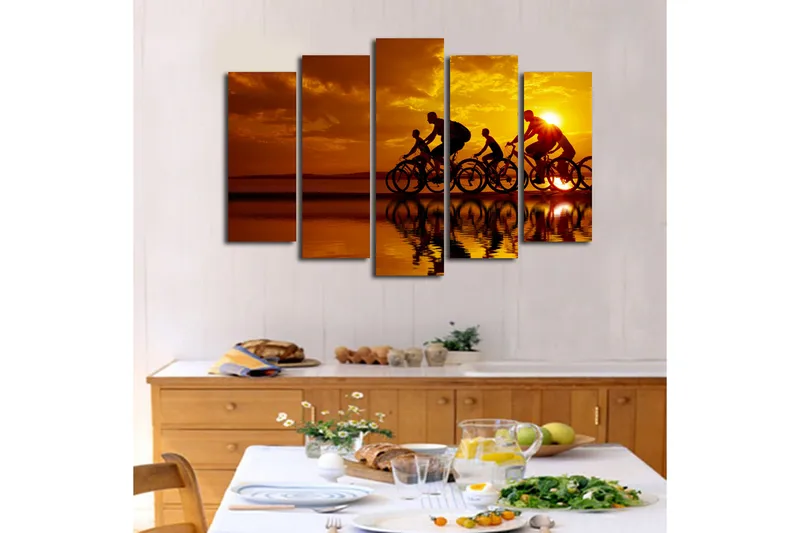 Suuri canvas-taulu, 5 osaa, 105x70 cm - Pyöräilijöiden siluetteja auringonlaskua vasten - Kulta / Oranssi / Musta - Sisustustuotteet - Taulu & taide - Canvas-taulu