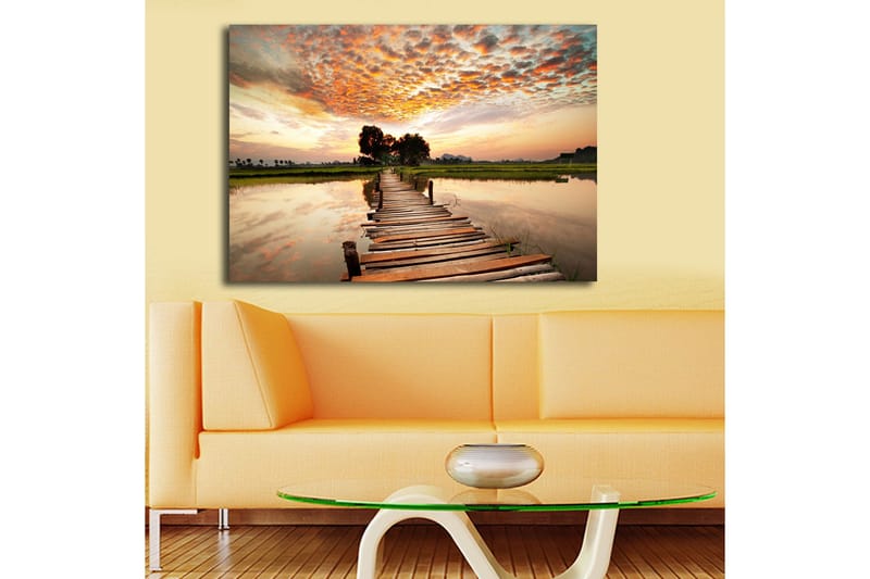 Suuri canvas-taulu 100x70 cm - Kaunis auringonlasku tyynen veden ylittävän puisen sillan yli - Oranssi / Vihreä / Ruskea - Sisustustuotteet - Taulu & taide - Canvas-taulu