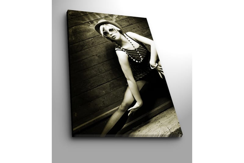 Suurikokoinen canvas-taulu 70x100 cm - Tyylikäs muotokuva naisesta retrouima-asussa - Musta / Valkoinen / Harmaa - Sisustustuotteet - Taulu & taide - Canvas-taulu