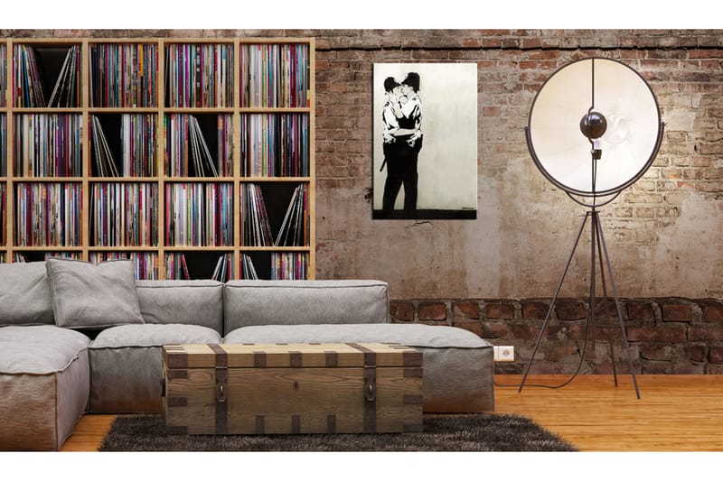 Taulu Kissing Coppers by Banksy 80x120 - Artgeist sp. z o. o. - Sisustustuotteet - Taulu & taide - Canvas-taulu