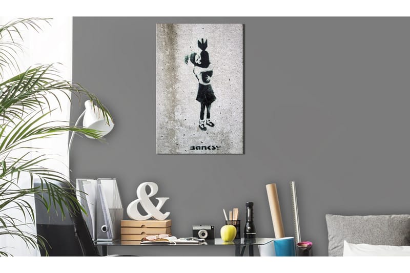 Tavla Bomb Hugger By Banksy VALUE_MISSING_3 80x120 - Sisustustuotteet - Taulu & taide - Canvas-taulu