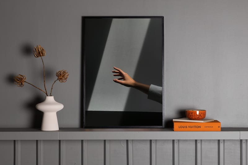 Juliste Reaching Hand 21x30 cm - Harmaa - Sisustustuotteet - Taulu & taide - Juliste