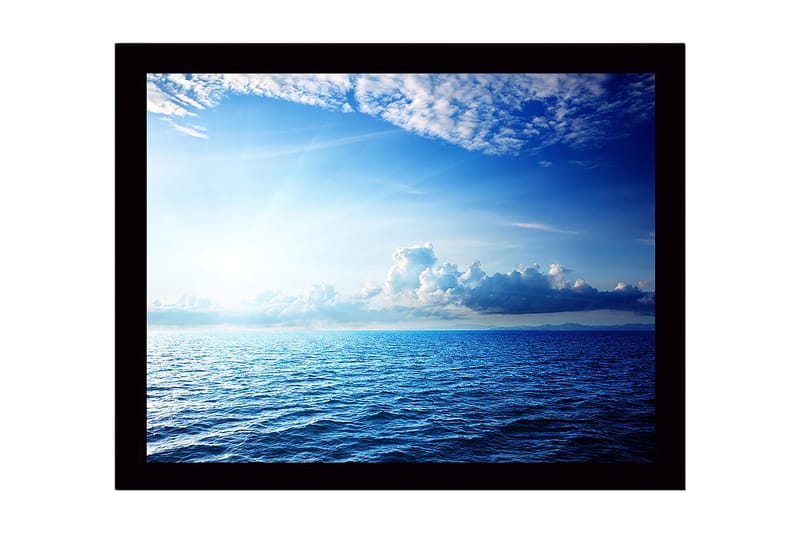 Kehyksiin ripustettu puukangas - 41x56 cm - Upea merinäköala kirkkailla pilvillä ja auringonsäteillä, Sininen / Vaaleansininen / Valkoinen