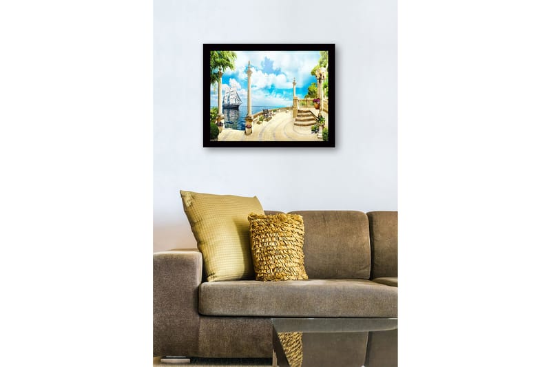 Kehystetty puutaulu canvas-taululla - 41x56 cm - Purjevene idyllisessä satamassa, jossa on pilareita ja rehevä ympäristö - Sininen / Vihreä / Beige - Sisustustuotteet - Taulu & taide
