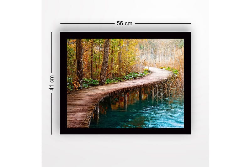 Kehystetty puinen canvas-taulu - 41x56 cm - Kaunis puinen silta kiemurtelee syksyisen metsän läpi - Vihreä / Oranssi / Sininen - Sisustustuotteet - Taulu & taide