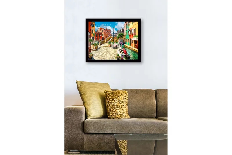 Kehystetty puutaulu canvasille - 41x56 cm - Värikäs kanava viehättävine taloineen ja kukka-asetelmineen - Punainen / Vihreä / Sininen - Sisustustuotteet - Taulu & taide