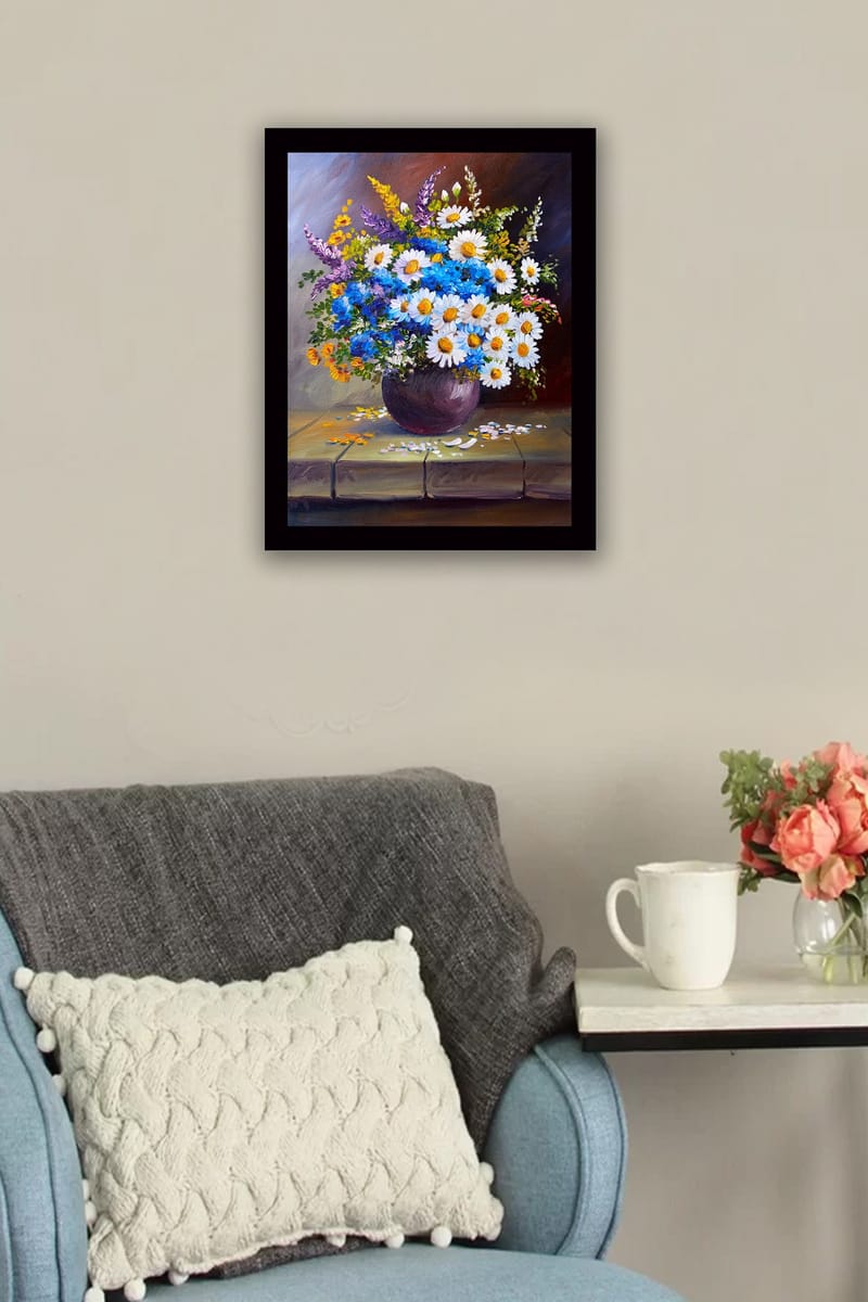 Kehystetty puutaulu canvasille - 41x56 cm - Värikäs kukkakimppu maljakossa - Sininen / Valkoinen / Keltainen - Sisustustuotteet - Taulu & taide