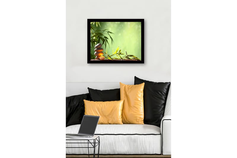 Kehystetty puutaulu canvasille - 41x56 cm - Kivipino kynttilällä, jota ympäröivät bambu ja vihreät sävyt - Vihreä / Harmaa / Beige - Sisustustuotteet - Taulu & taide