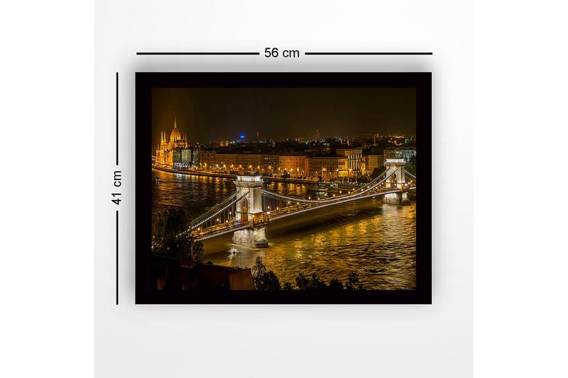 Kehystetty puinen canvas-taulu - 41x56 cm - Kaunis yönäkymä Ketjusillasta Budapestissa säihkyvien kaupungin valojen kera - Kulta / Tummansininen / Harmaa - Sisustustuotteet - Taulu & taide