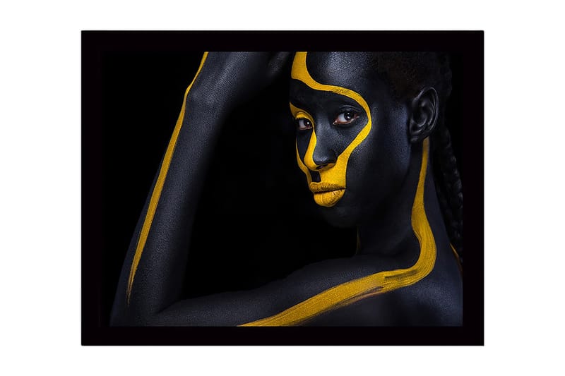 Kehystetty puucanvas - 41x56 cm - Muotokuva henkilöstä, jonka vartalo on maalattu mustalla ja keltaisella maalilla, Musta / Keltainen