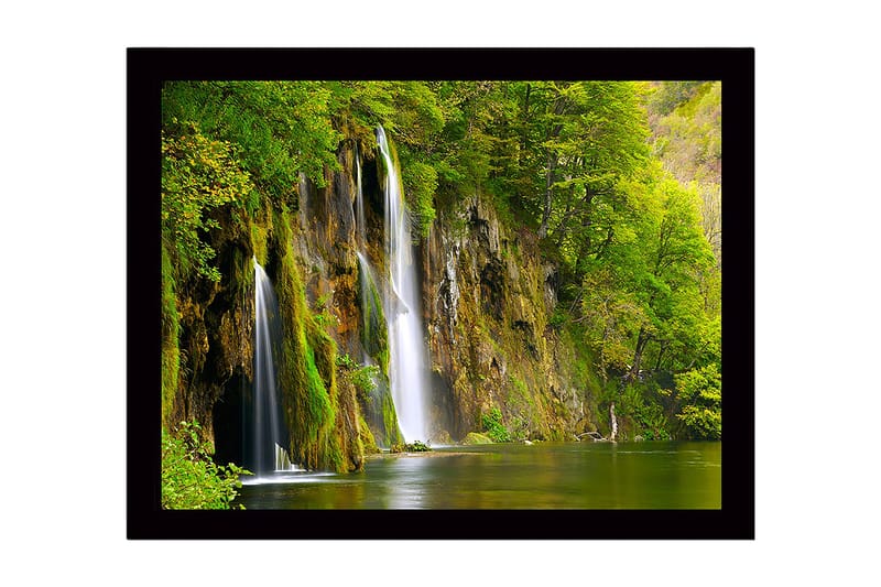 Kehystetty puutaulu canvasille - 41x56 cm - Kaunis vesiputous rehevän vehreyden ympäröimänä, Vihreä / Ruskea / Sininen