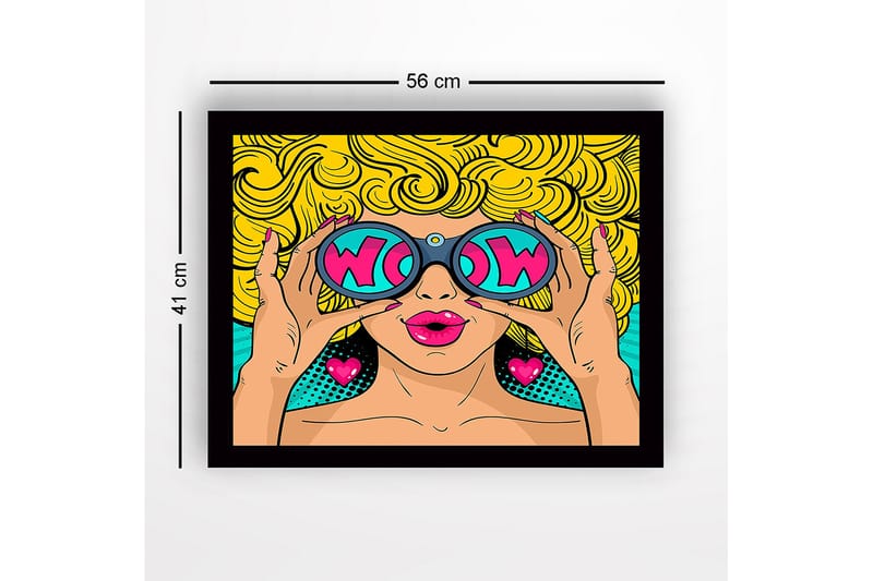 Kehystetty puutaulu canvasille - 41x56 cm - Lumoava nainen suurissa aurinkolaseissa ja kiharissa vaaleissa hiuksissa - Keltainen / Vaaleanpunainen / Turkoosi - Sisustustuotteet - Taulu & taide