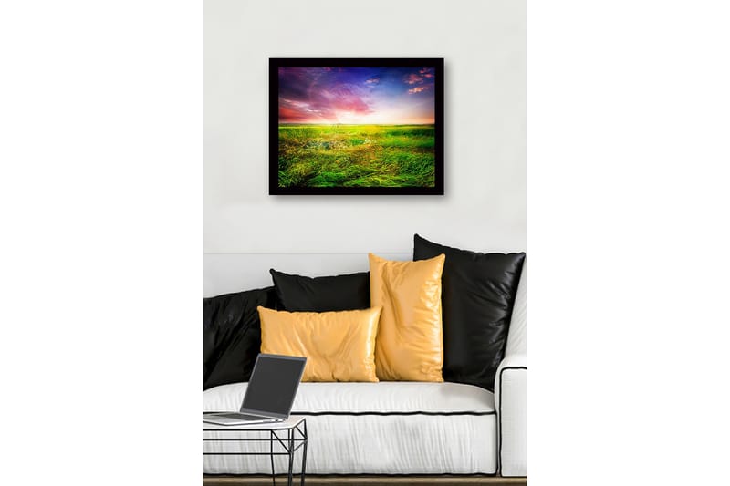 Kehystetty puutaulu - 41x56 cm - Kaunis maisemakuva rehevine niittyineen ja värikkäällä taivaalla - Vihreä / Keltainen / Violetti - Sisustustuotteet - Taulu & taide