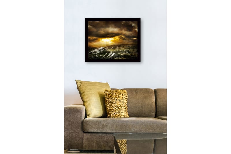 Kehystetty puutaulu canvasille - 41x56 cm - Dramaattinen maisema auringonsäteillä, jotka murtuvat pilvien läpi - Kulta / Tummanharmaa / Vihreä - Sisustustuotteet - Taulu & taide