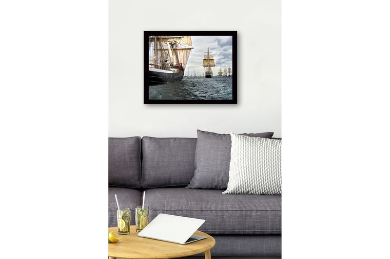 Kehystetty puutaulu canvasille - 41x56 cm - Purjeveneet myrskyisällä merellä - Tummansininen / Beige / Harmaa - Sisustustuotteet - Taulu & taide