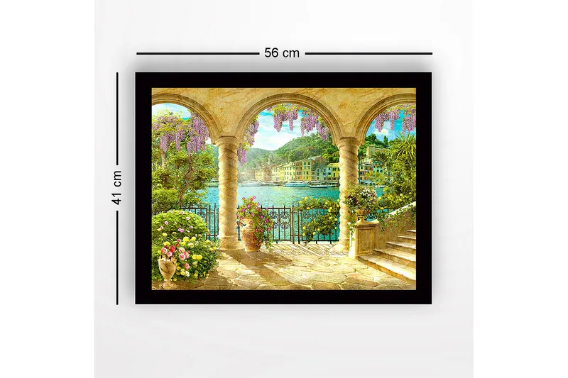 Kehystetty puutaulu canvasille - 41x56 cm - Kaunis näkymä holvikaaren läpi, kukkia ja merta taustalla - Violetti / Vihreä / Kulta - Sisustustuotteet - Taulu & taide