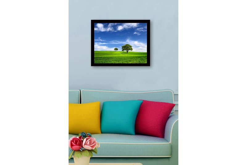 Kehystetty puinen canvas-taulu - 41x56 cm - Rehevä maisema ja kaksi puuta sinisen taivaan alla - Vihreä / Sininen - Sisustustuotteet - Taulu & taide