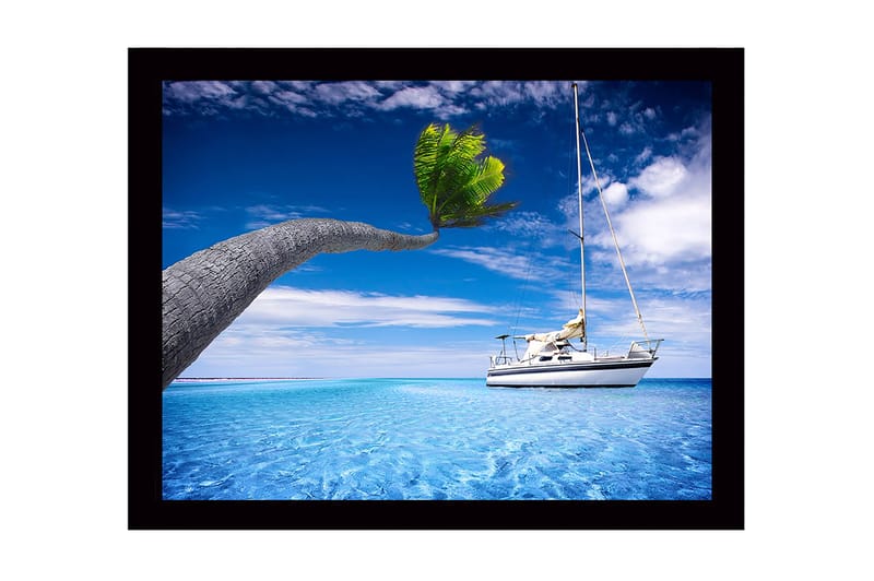 Kehystetty puinen canvas-taulu - 41x56 cm - Palmuja purjeveneen yllä kirkkaassa sinisessä vedessä, Sininen / Vihreä / Valkoinen