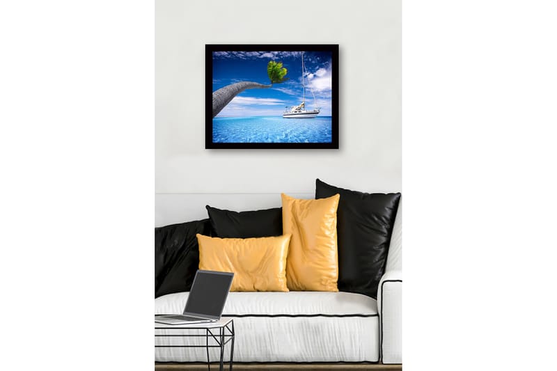 Kehystetty puinen canvas-taulu - 41x56 cm - Palmuja purjeveneen yllä kirkkaassa sinisessä vedessä - Sininen / Vihreä / Valkoinen - Sisustustuotteet - Taulu & taide