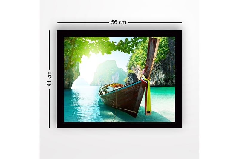 Kehystetty puutaulu canvas-taululla - 41x56 cm - Vene paikallaan kirkkaassa, turkoosissa laguunissa, vihreiden kallioiden ympäröimänä - Turkoosi / Vihreä / Ruskea - Sisustustuotteet - Taulu & taide
