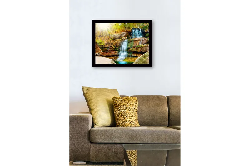 Kehystetty puutaulu canvasille - 41x56 cm - Kaunis vesiputous syksyisessä metsäympäristössä - Vihreä / Oranssi / Sininen - Sisustustuotteet - Taulu & taide