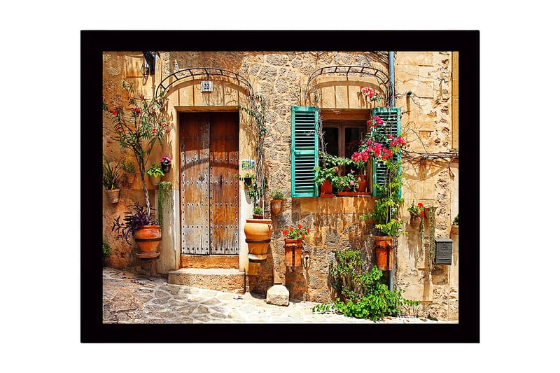 Kehystetty puutaulu canvasille - 41x56 cm - Viehättävä talon julkisivu kukkakoristeilla ja vihreillä ikkunaluukuilla, Terrakotta / Vihreä / Beige