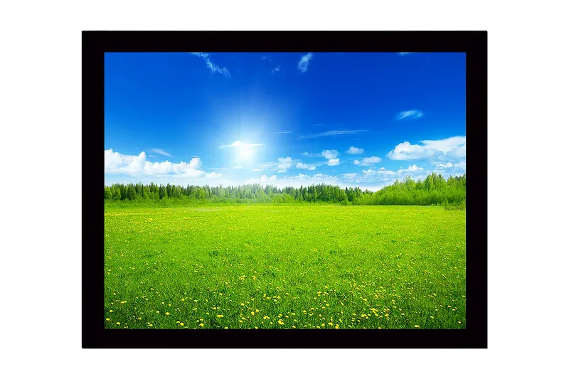 Kehystetty puutaulu canvasille - 41x56 cm - Vihreä niitty kirkkaan sinisen taivaan alla valkoisilla pilvillä, Vihreä / Sininen / Valkoinen