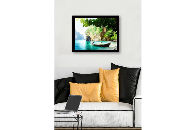 Kehystetty puutaulu canvasille - 41x56 cm - Kaunis ranta veneellä rehevällä kalliorannikolla - Turkoosi / Vihreä / Ruskea - Sisustustuotteet - Taulu & taide