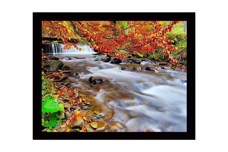 Kehystetty puutaulu canvasille - 41x56 cm - Kaunis puro syksyn väreissä ja juoksevalla vedellä, Oranssi / Vihreä / Ruskea