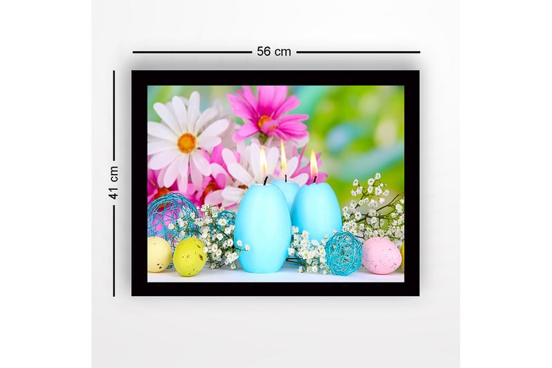 Kehystetty puukangas - 41x56 cm - Kevään rauha vaaleansinisillä kynttilöillä ja värikkäillä pääsiäismunilla - Vaaleansininen / Vaaleanpunainen / Keltainen - Sisustustuotteet - Taulu & taide