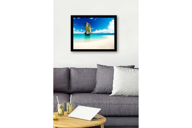 Kehystetty puinen canvas-taulu - 41x56 cm - Upea kallio kohoaa turkoosista merestä - Turkoosi / Sininen / Vihreä - Sisustustuotteet - Taulu & taide