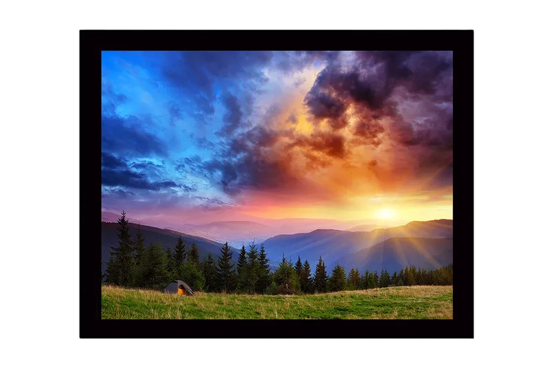 Kehystetty puucanvas - 41x56 cm - Upea auringonlasku vuorten ja metsän yllä, Sininen / Oranssi / Vihreä