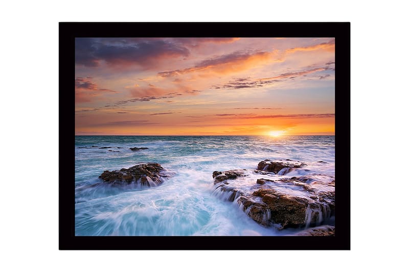 Kehystetty puutaulu canvasille - 41x56 cm - Auringonlasku meren yllä kallioilla etualalla, Sininen / Oranssi / Violetti