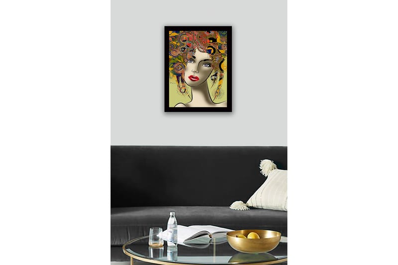 Kehystetty puutaulu canvasille - 41x56 cm - Muotokuva naisesta, jolla on värikäs kampaus ja vahvat piirteet - Punainen / Keltainen / Vihreä - Sisustustuotteet - Taulu & taide