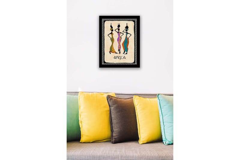 Kehystetty puutaulu canvasille - 41x56 cm - Kolme tyyliteltyä naista värikkäissä, perinteisillä kuvioilla koristelluissa mekoissa - Musta / Oranssi / Vihreä - Sisustustuotteet - Taulu & taide