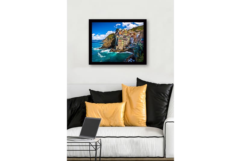 Kehystetty puinen canvas-taulu - 41x56 cm - Värikkäitä taloja kallioisella rannikolla - Sininen / Vihreä / Keltainen - Sisustustuotteet - Taulu & taide