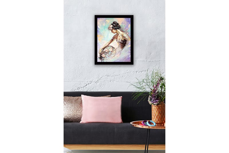 Kehystetty puutaulu canvasille - 41x56 cm - Elegantti nainen romanttisessa asennossa kukkien kanssa - Vaaleanpunainen / Vaaleansininen / Laventeli - Sisustustuotteet - Taulu & taide