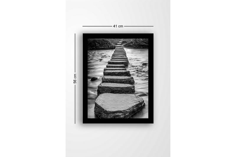 Kehystetty puutaulu canvasille - 41x56 cm - Kiviportaat virtaavan veden pinnan yli - Harmaa / Musta - Sisustustuotteet - Taulu & taide