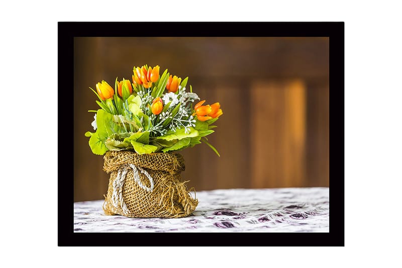 Kehystetty puutaulu canvasille - 41x56 cm - Värikäs tulppaanikimppu juuttipussissa, Oranssi / Vihreä / Valkoinen