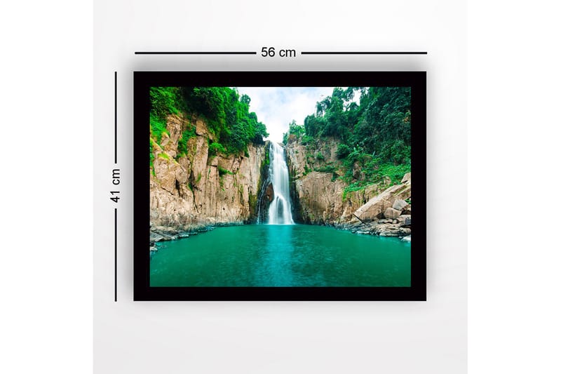 Kehystetty puutaulu canvas-taululla - 41x56 cm - Upea vesiputous putoaa kirkkaaseen, turkoosiin järveen rehevän vehreyden ympäröimänä - Turkoosi / Vihreä / Beige - Sisustustuotteet - Taulu & taide