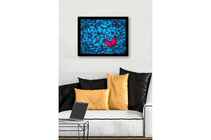 Kehystetty puutaulu canvasille - 41x56 cm - Värikäs perhoskokoelma, jossa näkyvä vaaleanpunainen perhonen - Sininen / Vaaleanpunainen - Sisustustuotteet - Taulu & taide