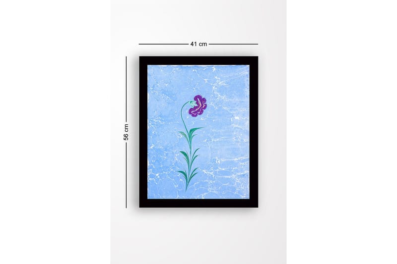 Kehystetty puutaulu canvasille - 41x56 cm - Violetti kukka vihreillä lehdillä vaaleansinisellä pohjalla - Violetti / Vihreä / Vaaleansininen - Sisustustuotteet - Taulu & taide