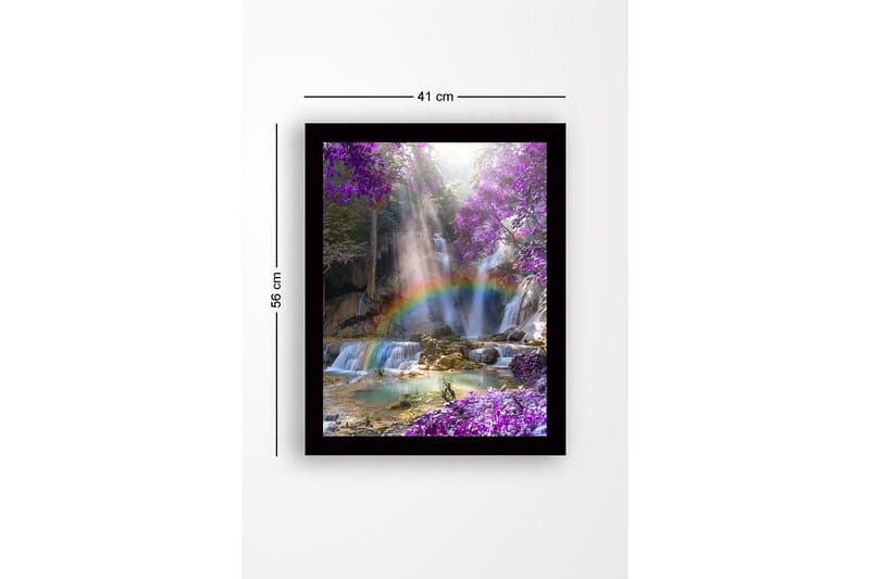 Kehystetty puutaulu canvasille - 41x56 cm - Kaunis vesiputous sateenkaarella, jota ympäröivät violetit kukat ja rehevät puut - Violetti / Vihreä / Sininen - Sisustustuotteet - Taulu & taide