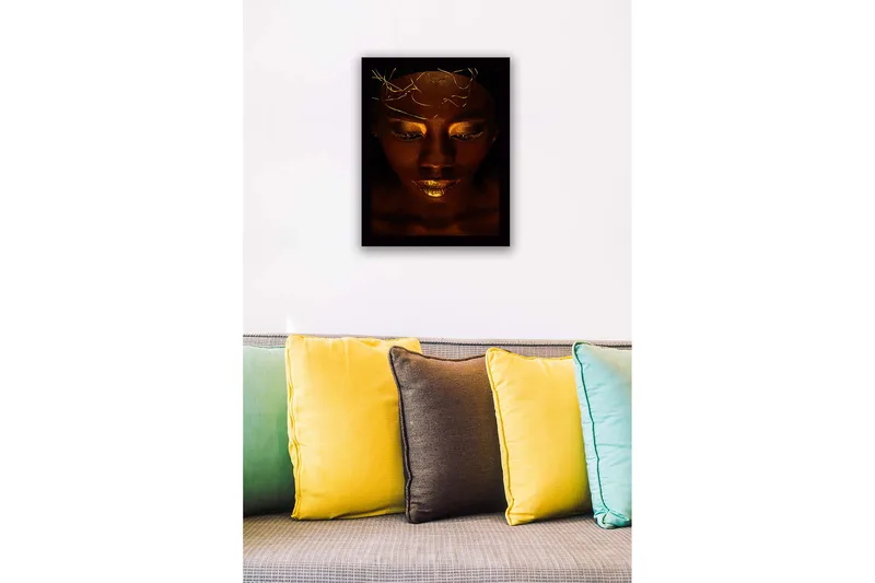 Kehystetty puutaulu canvasille - 41x56 cm - Naisen muotokuva kultaisilla yksityiskohdilla ja salaperäisellä ilmeellä - Tummanruskea / Kulta - Sisustustuotteet - Taulu & taide